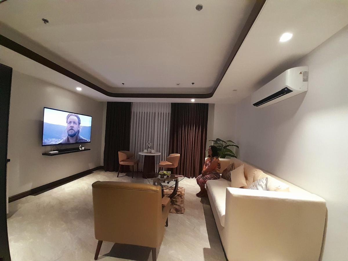 One Euphoria Prime Suite Hotel Angeles Exterior photo