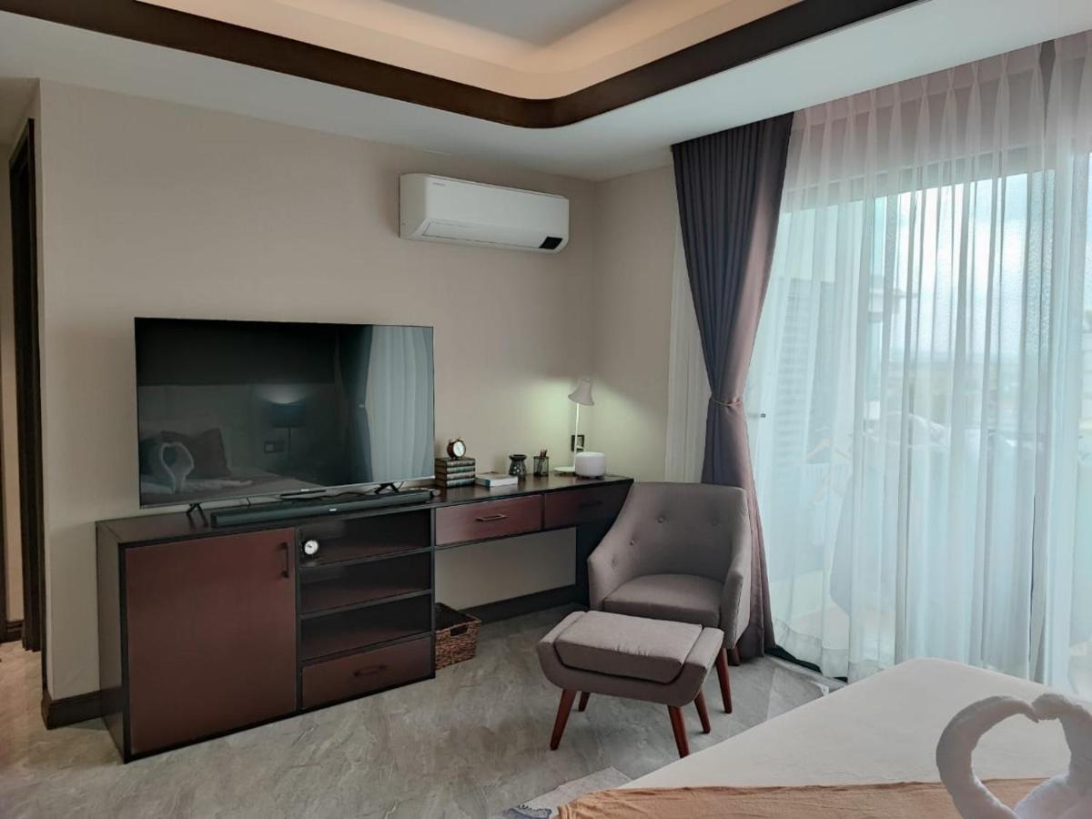 One Euphoria Prime Suite Hotel Angeles Exterior photo